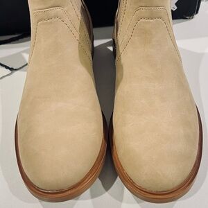Vance Tan Chelsea Boots with Elastic Panels